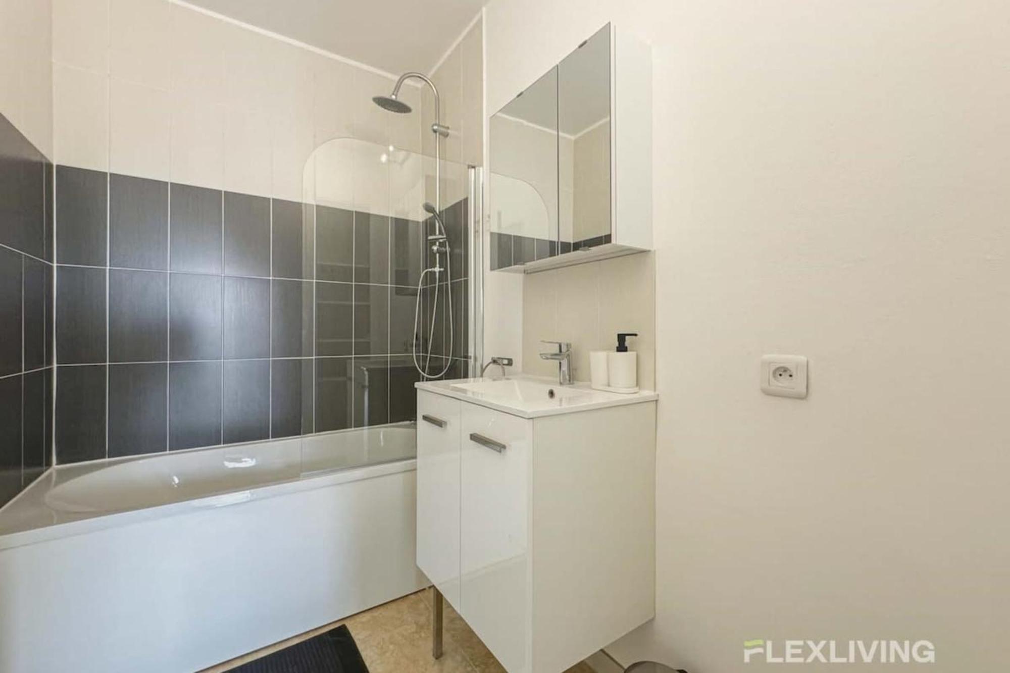 Flexliving - Whole - Mouchez *